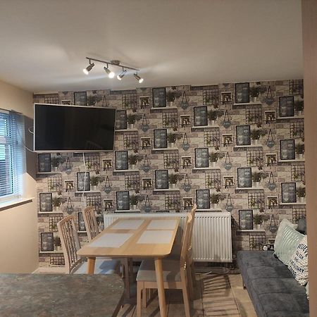 Perfect Place In Walsall/ 4 Bedroom / Long Term Workers Or Family Home Exterior foto