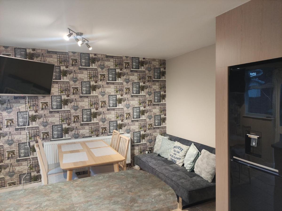 Perfect Place In Walsall/ 4 Bedroom / Long Term Workers Or Family Home Exterior foto
