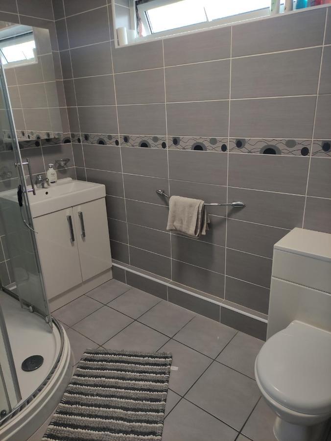 Perfect Place In Walsall/ 4 Bedroom / Long Term Workers Or Family Home Exterior foto