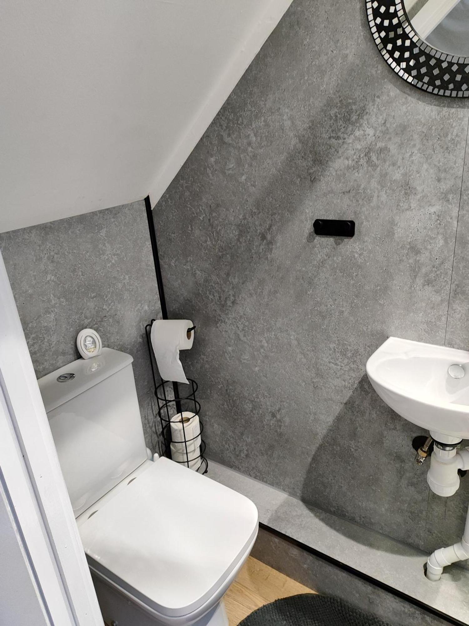Perfect Place In Walsall/ 4 Bedroom / Long Term Workers Or Family Home Exterior foto